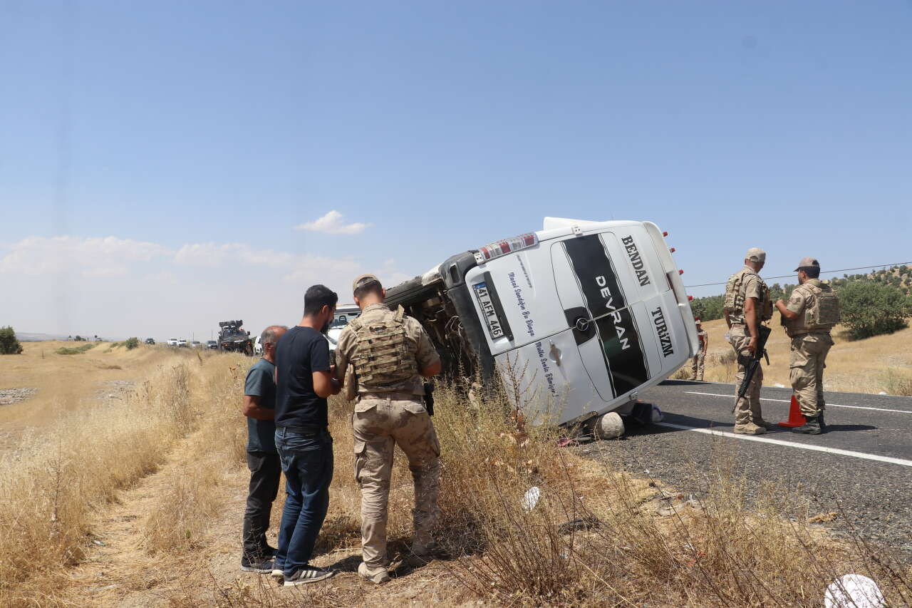 Yürek yakan kaza! 3 ölü, 11 yaralı var 2